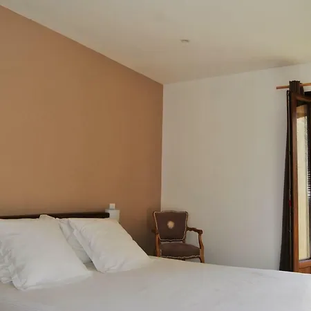 Zella Bed & Breakfast 3*